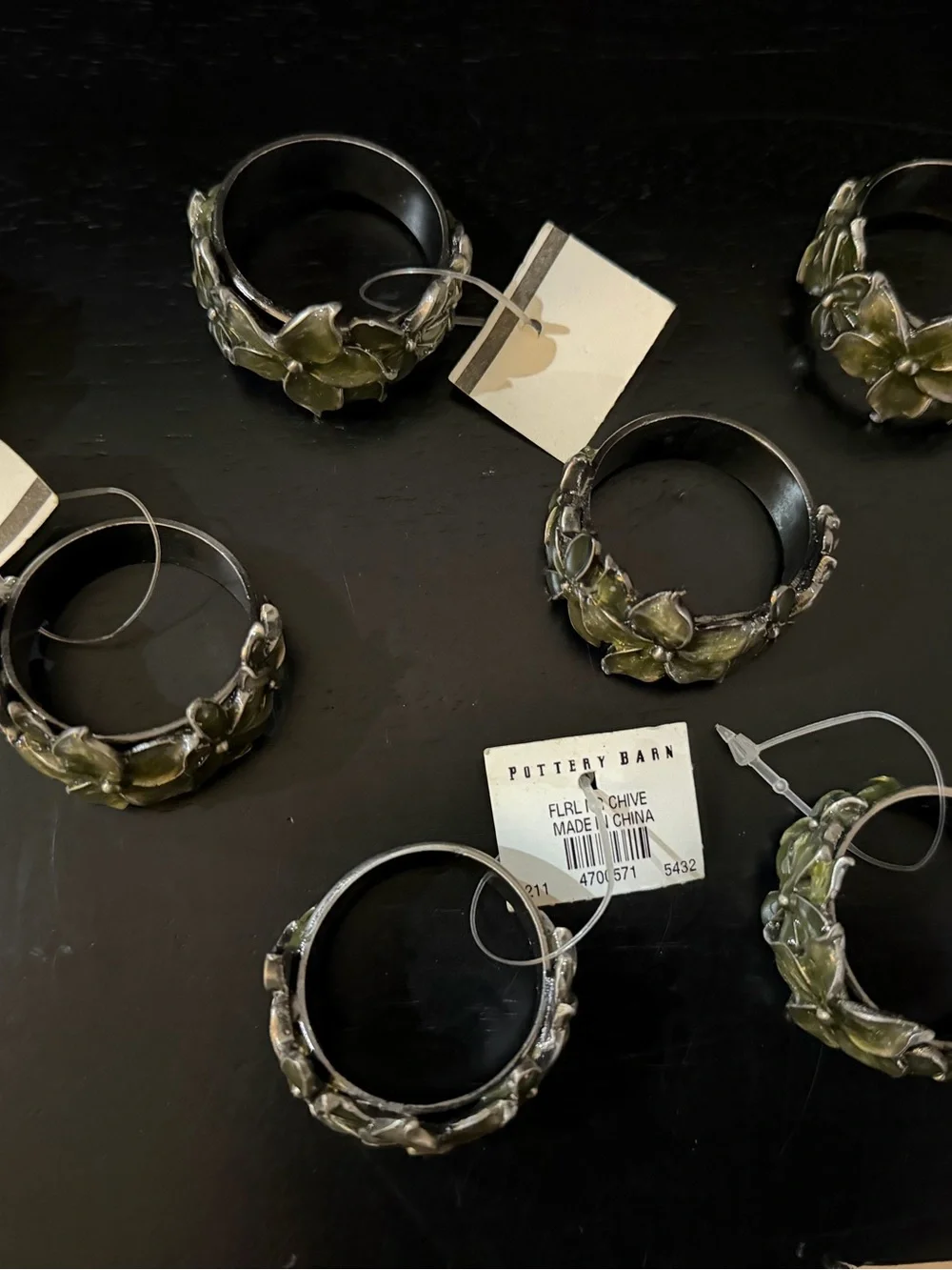 New Pottery Barn Enamel Flower Napkin Rings Floral Silvertone Green (7 Total)